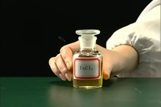 铁和盐酸反应不是生成氯化亚铁吗